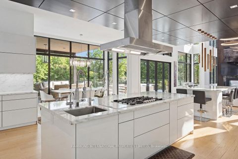 Photo 5 at 8 Cachet Parkway, Devil's Elbow, Markham