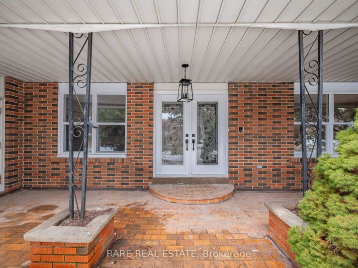 Photo 2 at 45 Thorny Brae Drive, Royal Orchard, Markham