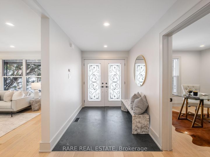 Photo 3 at 45 Thorny Brae Drive, Royal Orchard, Markham