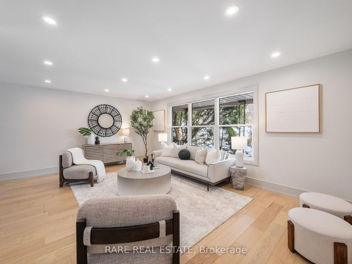 Photo 4 at 45 Thorny Brae Drive, Royal Orchard, Markham