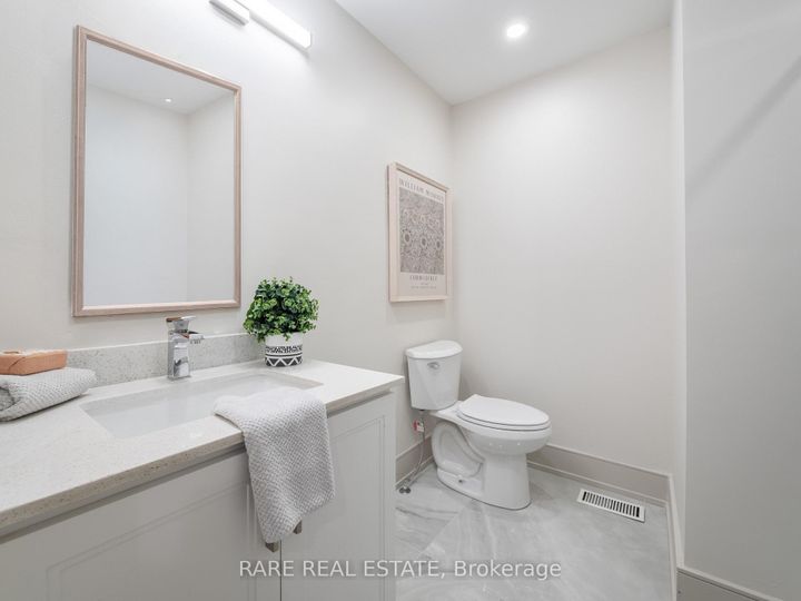 Photo 20 at 45 Thorny Brae Drive, Royal Orchard, Markham