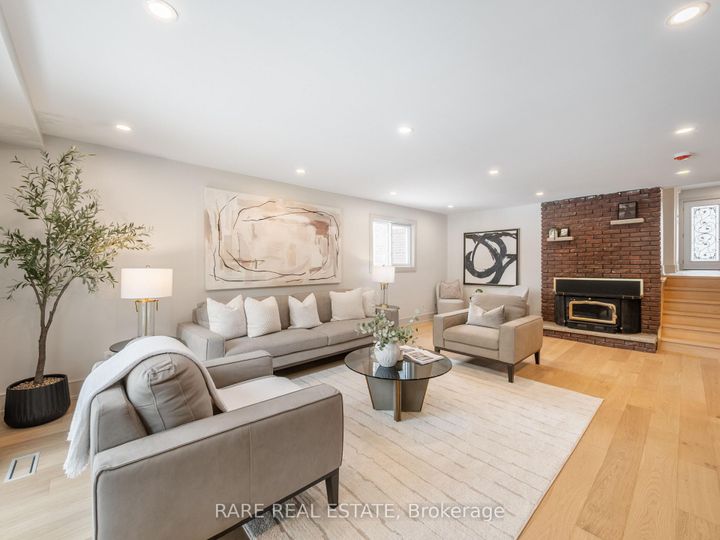 Photo 25 at 45 Thorny Brae Drive, Royal Orchard, Markham