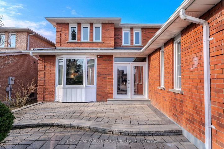 Photo 2 at 4538 Penhallow Road, East Credit, Mississauga