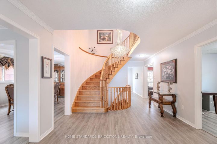 Photo 5 at 4538 Penhallow Road, East Credit, Mississauga