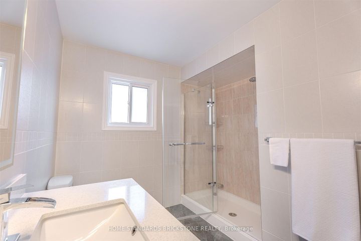 Photo 37 at 4538 Penhallow Road, East Credit, Mississauga