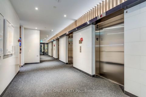 Photo 3 at 201 - 357 King Street W, Waterfront Communities C1, Toronto