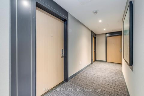 Photo 4 at 201 - 357 King Street W, Waterfront Communities C1, Toronto