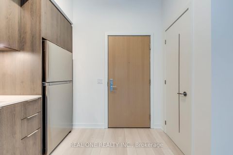 Photo 5 at 201 - 357 King Street W, Waterfront Communities C1, Toronto