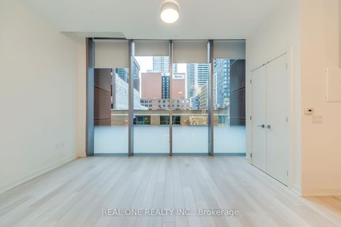 Photo 13 at 201 - 357 King Street W, Waterfront Communities C1, Toronto