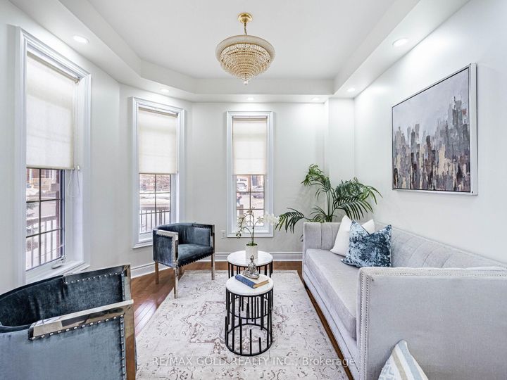 Photo 4 at 2 Bryony Road, Northwest Brampton, Brampton