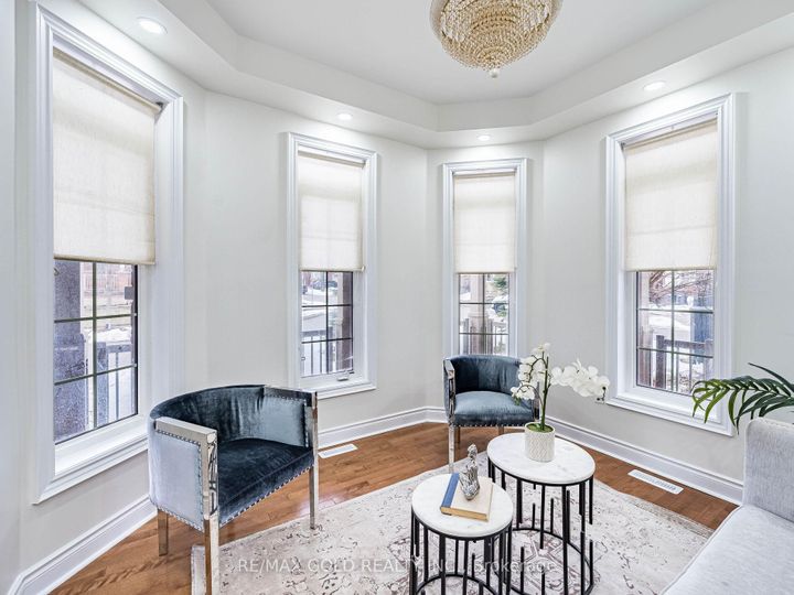 Photo 5 at 2 Bryony Road, Northwest Brampton, Brampton