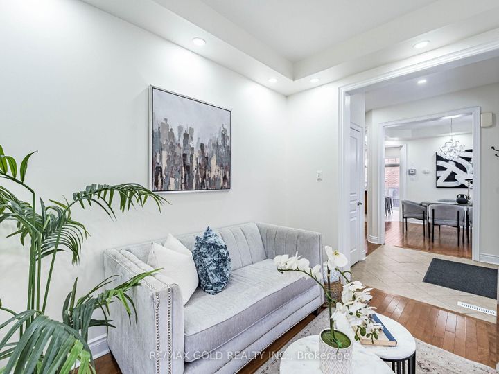 Photo 6 at 2 Bryony Road, Northwest Brampton, Brampton