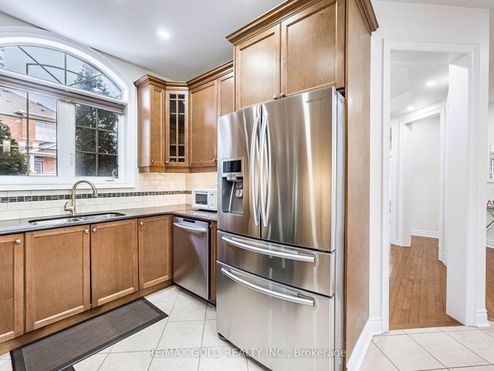 Photo 12 at 2 Bryony Road, Northwest Brampton, Brampton