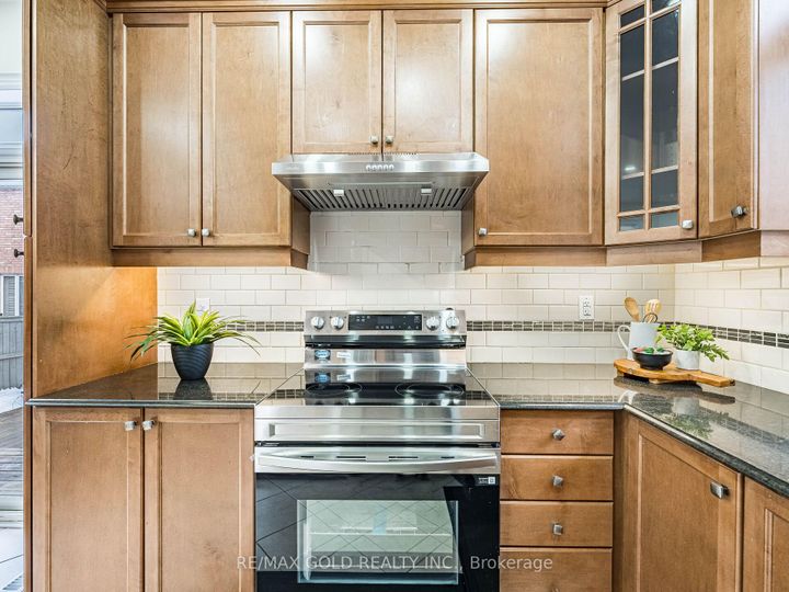 Photo 13 at 2 Bryony Road, Northwest Brampton, Brampton