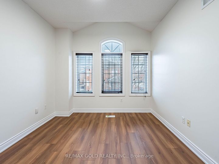 Photo 24 at 2 Bryony Road, Northwest Brampton, Brampton