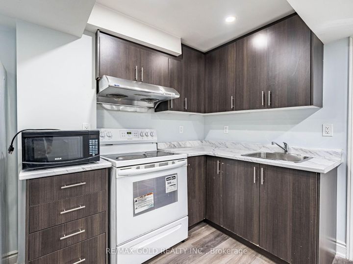 Photo 31 at 2 Bryony Road, Northwest Brampton, Brampton