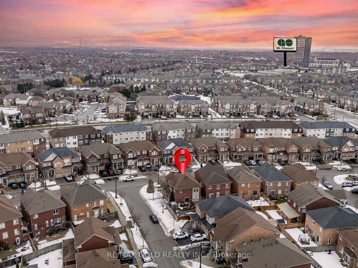 Photo 40 at 2 Bryony Road, Northwest Brampton, Brampton