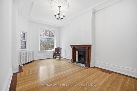 Photo 4 at 40 River Street, Regent Park, Toronto