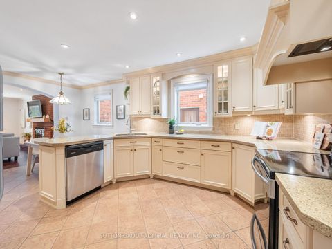 Photo 7 at 3 Larksong Court, Victoria Village, Toronto