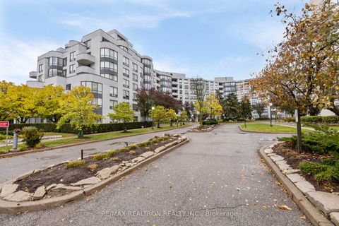Photo 1 at 316 - 333 Clark Avenue W, Yorkhill, Vaughan