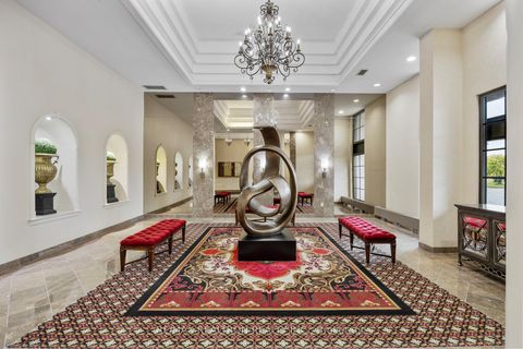 Photo 4 at 316 - 333 Clark Avenue W, Yorkhill, Vaughan