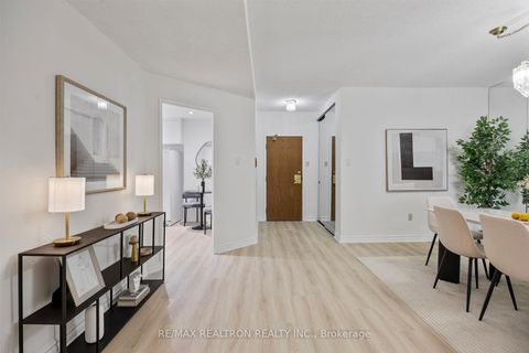 Photo 6 at 316 - 333 Clark Avenue W, Yorkhill, Vaughan