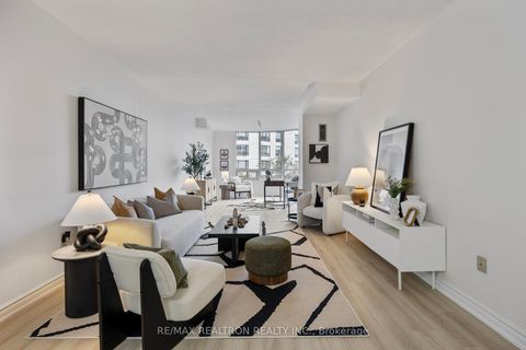 Photo 10 at 316 - 333 Clark Avenue W, Yorkhill, Vaughan