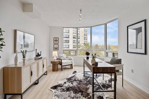 Photo 13 at 316 - 333 Clark Avenue W, Yorkhill, Vaughan