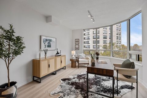 Photo 15 at 316 - 333 Clark Avenue W, Yorkhill, Vaughan