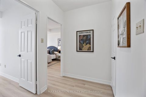 Photo 21 at 316 - 333 Clark Avenue W, Yorkhill, Vaughan