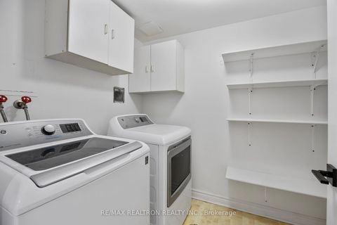 Photo 32 at 316 - 333 Clark Avenue W, Yorkhill, Vaughan