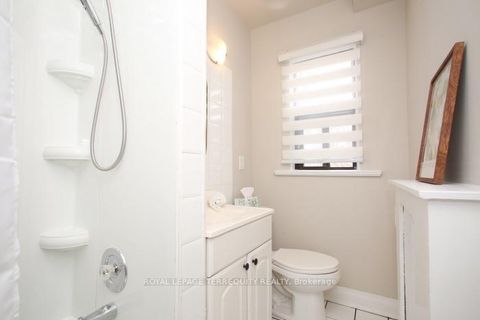 Photo 17 at 1746 Queen Street E, The Beaches, Toronto