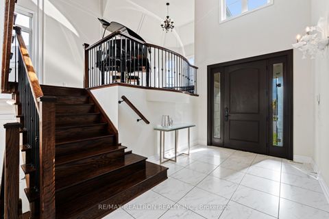 Photo 4 at 56 Ria Court, King City, King