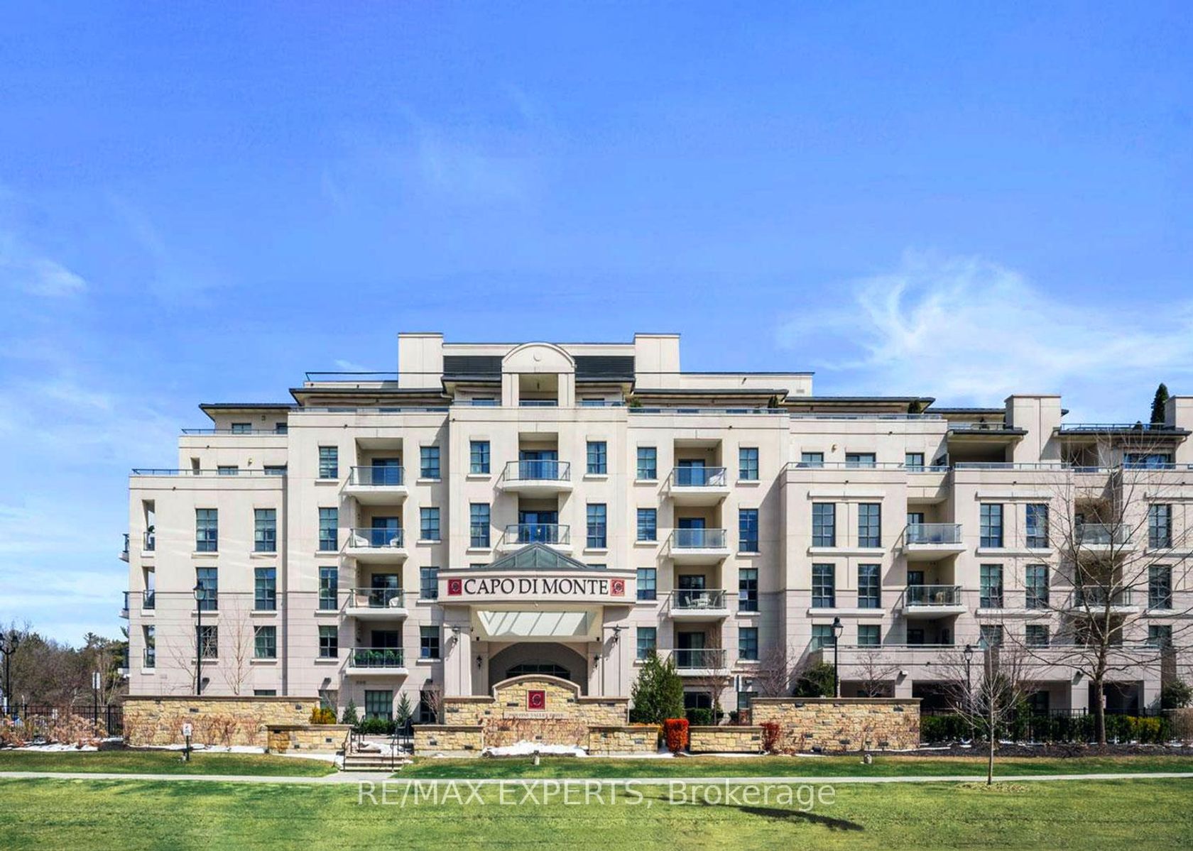 317 - 9909 Pine Valley Drive, Vellore Village, Vaughan photo number 2