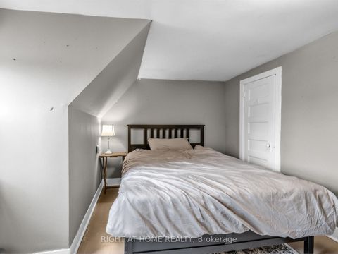 Photo 13 at 542 Crawford Street, Little Italy, Toronto