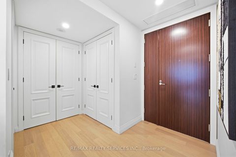 Photo 3 at 2209 - 180 University Avenue, Bay Street Corridor, Toronto