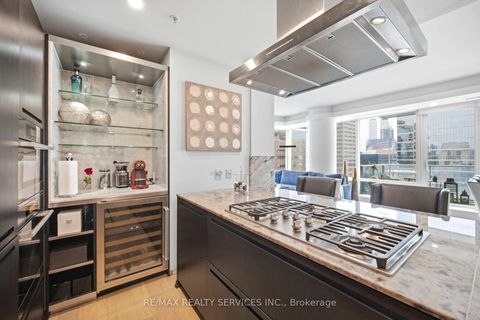 Photo 11 at 2209 - 180 University Avenue, Bay Street Corridor, Toronto