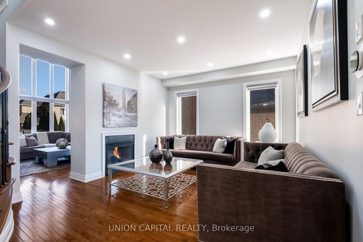 Photo 7 at 67 Royal West Drive, Credit Valley, Brampton