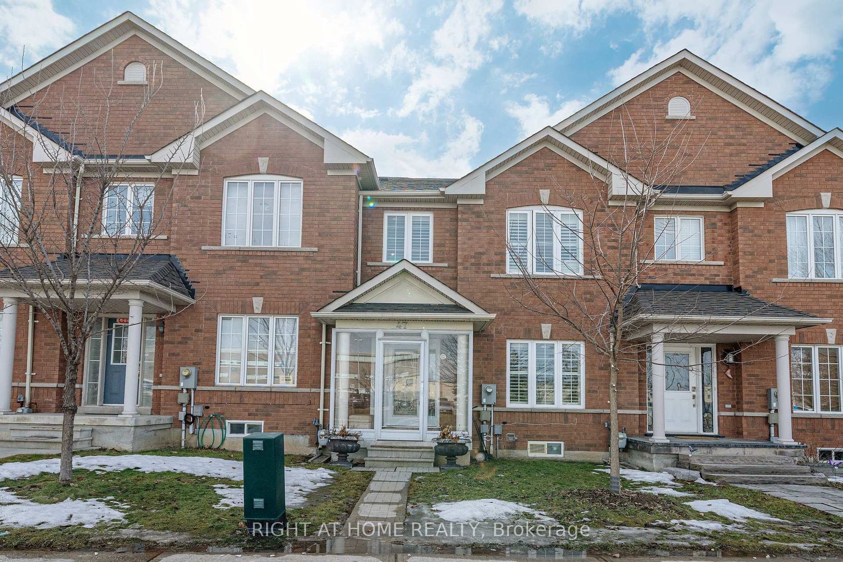 47 Davos Road, Vellore Village, Vaughan photo number 2