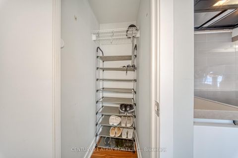 Photo 4 at 812 - 85 Queens Wharf Road, Waterfront Communities C1, Toronto