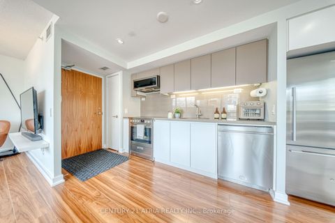 Photo 5 at 812 - 85 Queens Wharf Road, Waterfront Communities C1, Toronto