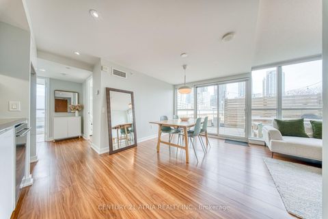 Photo 7 at 812 - 85 Queens Wharf Road, Waterfront Communities C1, Toronto