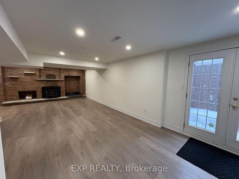 Photo 30 at 17 Chamberlain Court, Nobleton, King