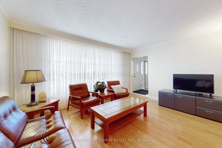 Photo 3 at 3466 Cedar Creek Drive, Applewood, Mississauga