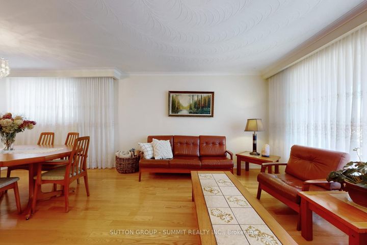 Photo 4 at 3466 Cedar Creek Drive, Applewood, Mississauga