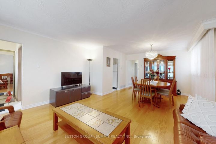 Photo 6 at 3466 Cedar Creek Drive, Applewood, Mississauga