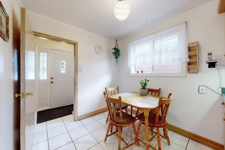 Photo 13 at 3466 Cedar Creek Drive, Applewood, Mississauga