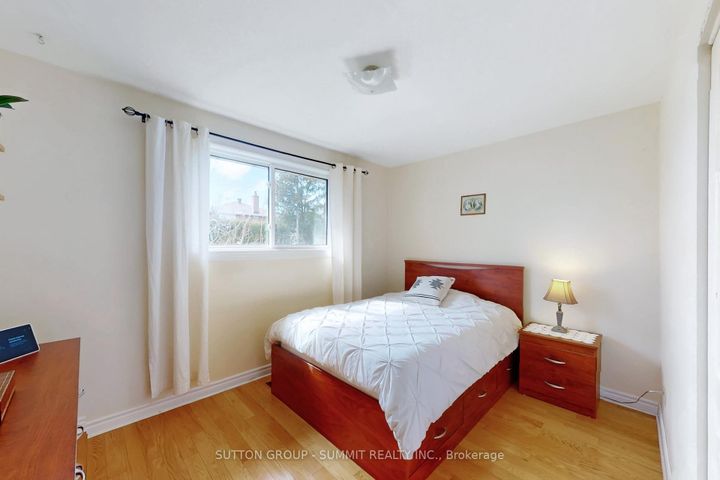 Photo 17 at 3466 Cedar Creek Drive, Applewood, Mississauga