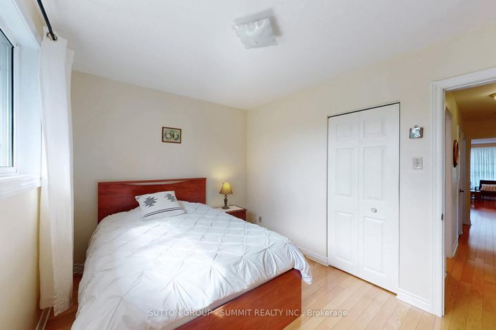 Photo 18 at 3466 Cedar Creek Drive, Applewood, Mississauga