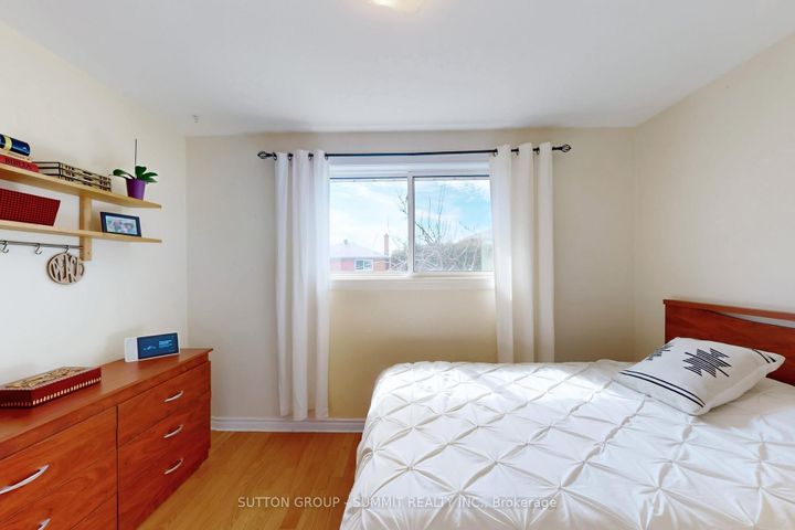 Photo 19 at 3466 Cedar Creek Drive, Applewood, Mississauga